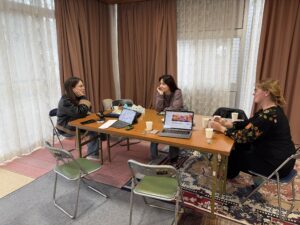 相談後に歓談する様子