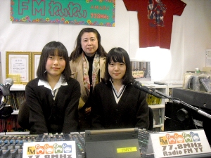 神戸市立六甲アイランド高校生活福祉系の先生と生徒