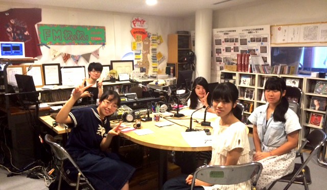 毎週土曜日5時15分からは「われら学校放送部」第1週土曜日の須磨友が丘高等学校は、この時期生放送です。